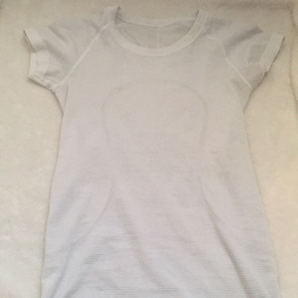 Lululemon swiftly tech in white size 2